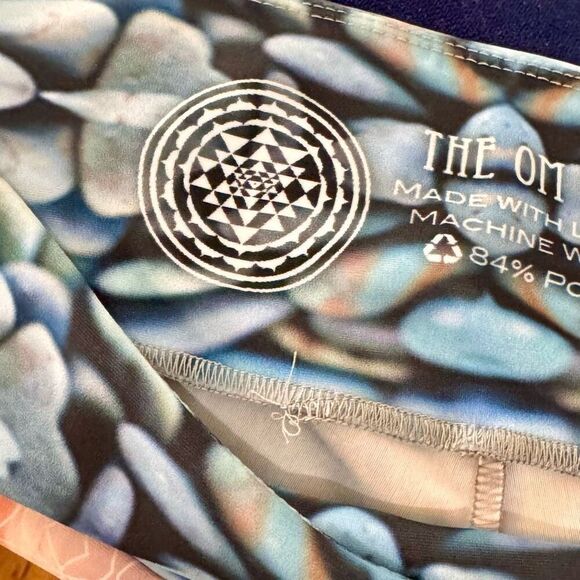 The OM Collection Capri Leggings. Size Medium. - Picture 6 of 7
